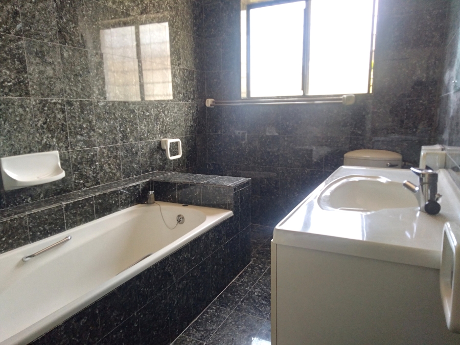 To Let 2 Bedroom Property for Rent in Country Club Western Cape